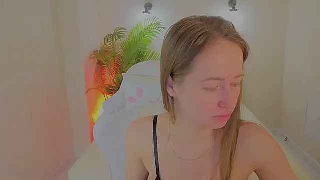 Bella McKenzie online show from March 3, 2026, 1:45 am