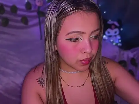 Moon Velvet  online show from February 25, 2026, 7:14 pm