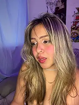 Moon Velvet  online show from March 13, 2026, 8:58 pm