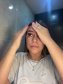 MiluRossee online show from March 31, 2026, 4:47 am