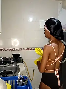 TinnaPeyton online show from April 27, 2026, 10:19 pm