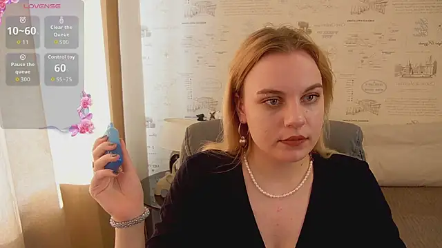 Snapshot of Glow_Margo chatting on June 15, 2026, 1:17 am Glow Margo online show from June 15, 2026, 1:17 am