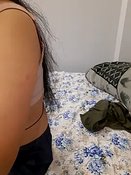 Snapshot of NeetuKumri chatting on April 7, 2026, 5:26 pm NeetuKumri online show from April 7, 2026, 5:26 pm