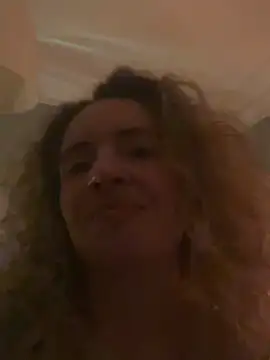 curlyirishgirl online show from February 25, 2026, 10:09 pm