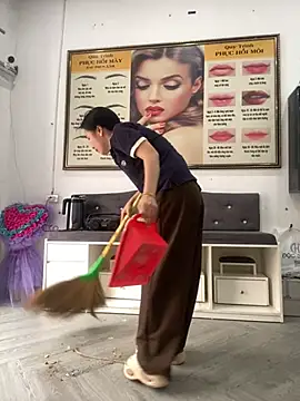 Ivy Trix2 online show from April 19, 2026, 2:23 am