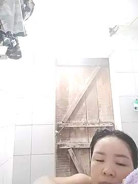 Ivy Trix2 online show from April 7, 2026, 2:13 am