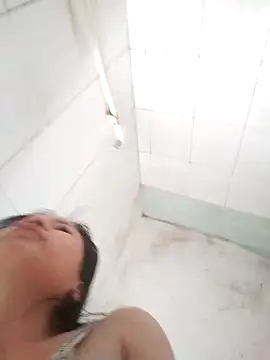 Ivy Trix2 online show from April 21, 2026, 1:42 am