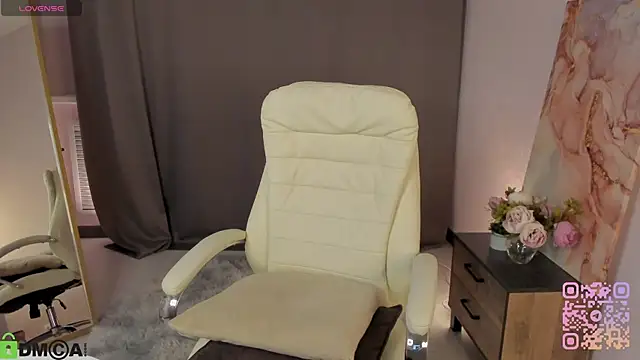 Snapshot of serinella_ chatting on April 7, 2026, 12:29 pm serinella online show from April 7, 2026, 12:29 pm