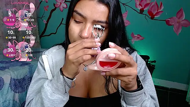 Snapshot of NoelleVireaux chatting on April 10, 2026, 10:44 am NoelleVireaux online show from April 10, 2026, 10:44 am