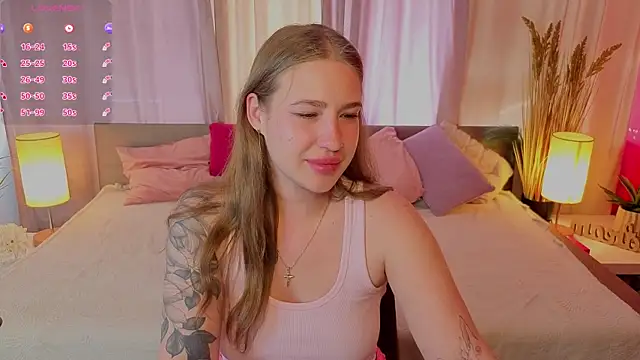 EmilyBlazee online show from April 28, 2026, 2:32 pm