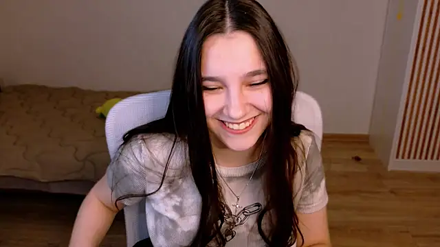 Snapshot of Ari_Grend chatting on April 8, 2026, 7:37 pm Ari Grend online show from April 8, 2026, 7:37 pm