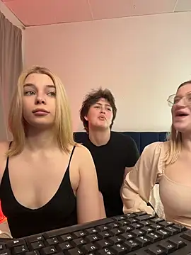 grl4u online show from March 13, 2026, 10:15 pm