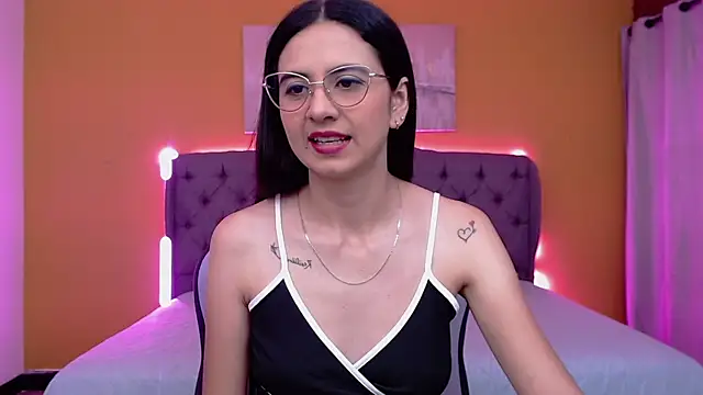 alexaneuer online show from May 12, 2026, 1:39 pm