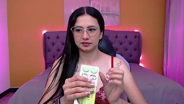 alexaneuer online show from June 1, 2026, 1:11 pm