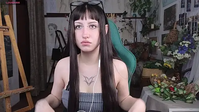 EffieMeowley online show from April 21, 2026, 12:34 pm