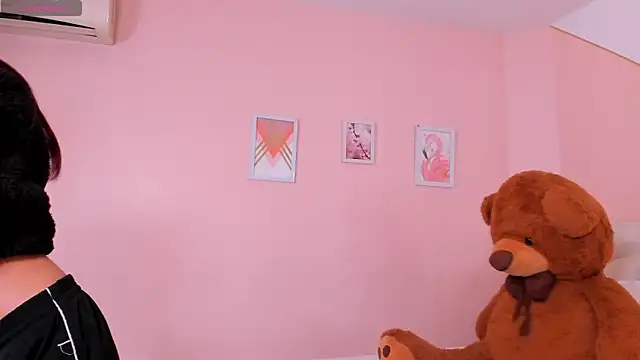 raquel mooon online show from March 13, 2026, 11:59 am