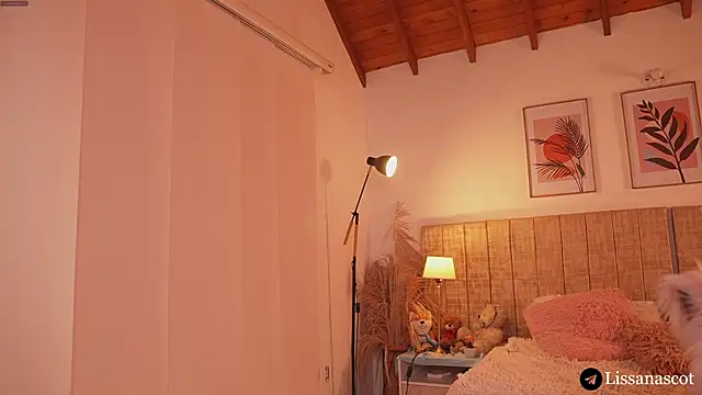 Lissanascott online show from April 22, 2026, 6:36 pm