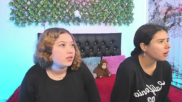 valeria and zoe online show from April 28, 2026, 1:59 pm