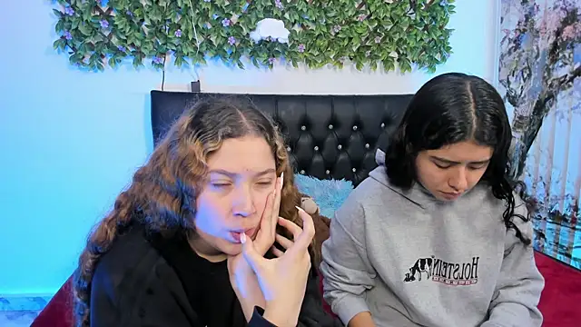 valeria and zoe online show from April 29, 2026, 2:10 pm