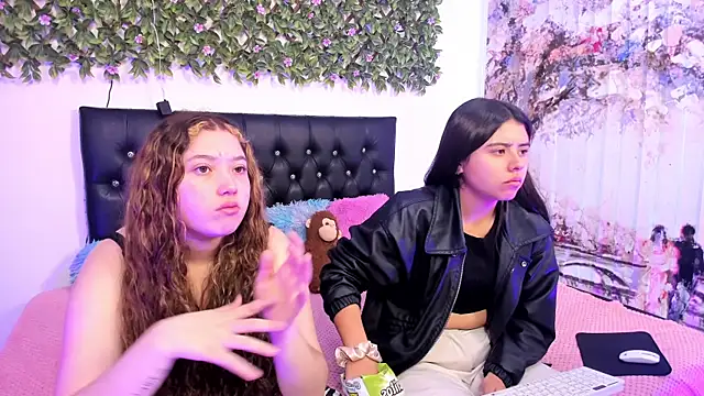valeria and zoe online show from June 11, 2026, 2:03 pm