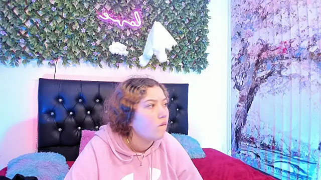 valeria and zoe online show from April 22, 2026, 2:46 pm