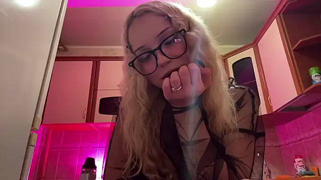 Snapshot of Mollywannatouch chatting on February 26, 2026, 6:52 pm Mollywannatouch online show from February 26, 2026, 6:52 pm