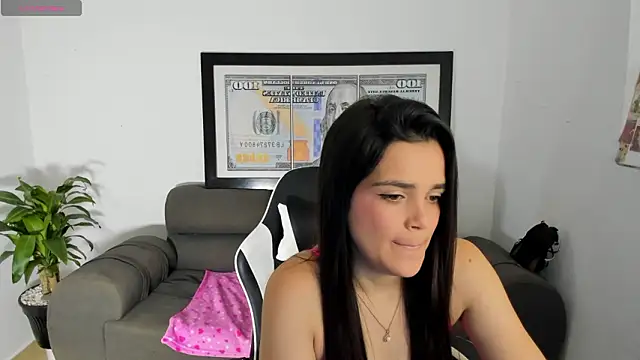 LucianaMoreaux online show from March 1, 2026, 10:10 pm