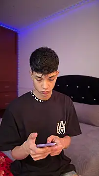 Snapshot of DiamondEssence chatting on March 5, 2026, 9:22 pm DiamondEssence online show from March 5, 2026, 9:22 pm