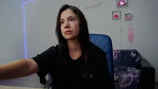 Snapshot of LauraLora3 chatting on July 8, 2026, 7:20 am LauraLora3 online show from July 8, 2026, 7:20 am