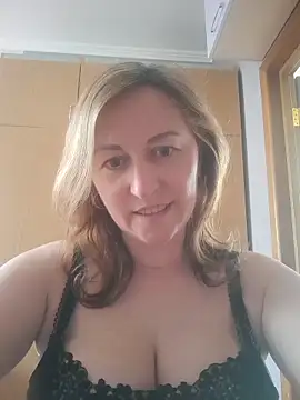 Snapshot of ChristinaYork chatting on April 3, 2026, 9:16 am ChristinaYork online show from April 3, 2026, 9:16 am