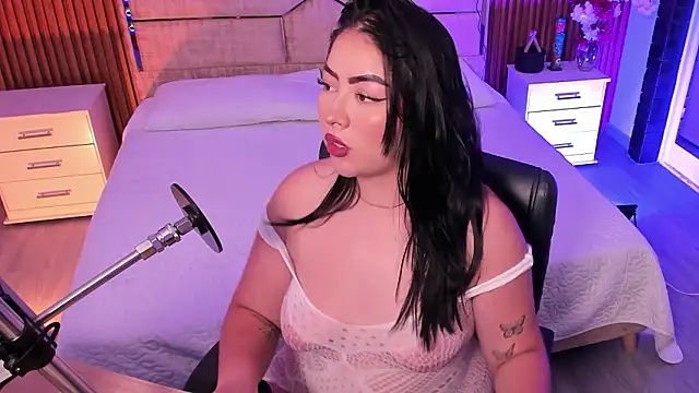 Emberrvelvet online show from March 15, 2026, 5:47 am