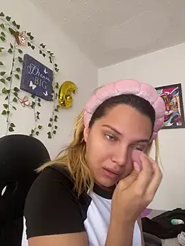 aurora bela online show from April 14, 2026, 1:49 pm