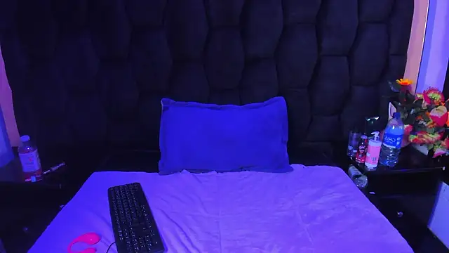 Snapshot of VeronicaCream_ chatting on April 1, 2026, 4:36 am VeronicaCream online show from April 1, 2026, 4:36 am