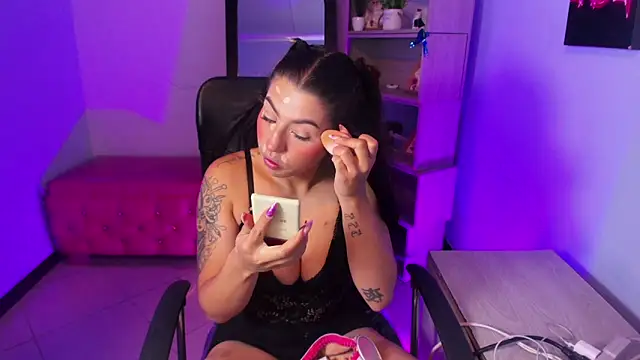 VeronicaCream  online show from April 26, 2026, 10:07 pm
