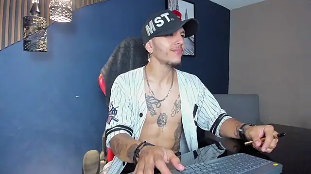 DanteLuxx online show from March 10, 2026, 2:59 am