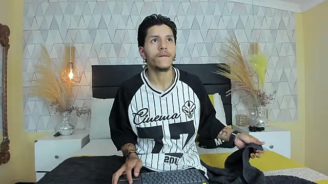 DanteLuxx online show from March 15, 2026, 3:57 am