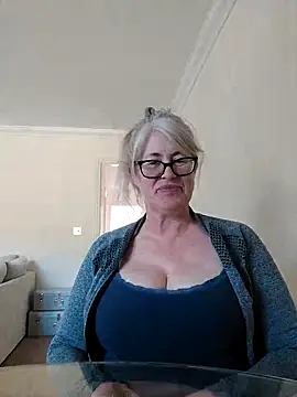 Snapshot of FlirtyFleur-x chatting on April 19, 2026, 8:26 am FlirtyFleur-x online show from April 19, 2026, 8:26 am