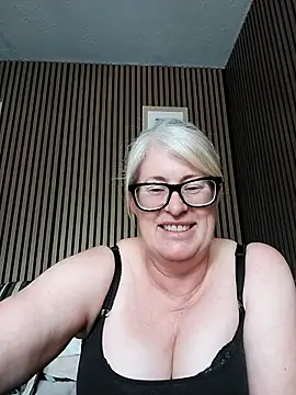 Snapshot of FlirtyFleur-x chatting on June 14, 2026, 10:38 am FlirtyFleur-x online show from June 14, 2026, 10:38 am