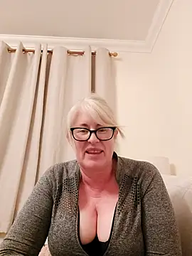 Snapshot of FlirtyFleur-x chatting on April 12, 2026, 9:29 pm FlirtyFleur-x online show from April 12, 2026, 9:29 pm