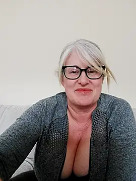 Snapshot of FlirtyFleur-x chatting on March 29, 2026, 4:41 pm FlirtyFleur-x online show from March 29, 2026, 4:41 pm