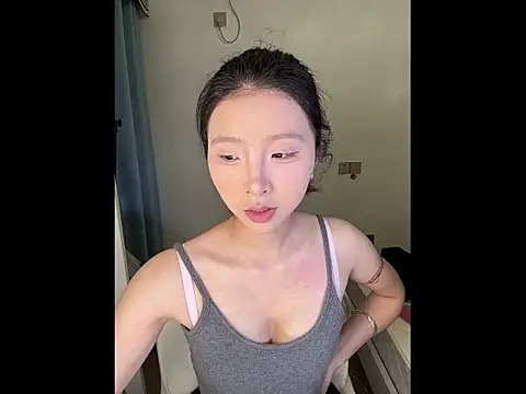 Snapshot of Y--F--LOVE chatting on April 8, 2026, 3:57 pm Y--F--LOVE online show from April 8, 2026, 3:57 pm