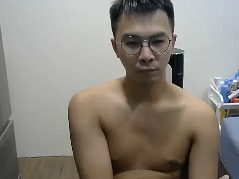 silverwolfwoof online show from May 26, 2026, 1:31 pm