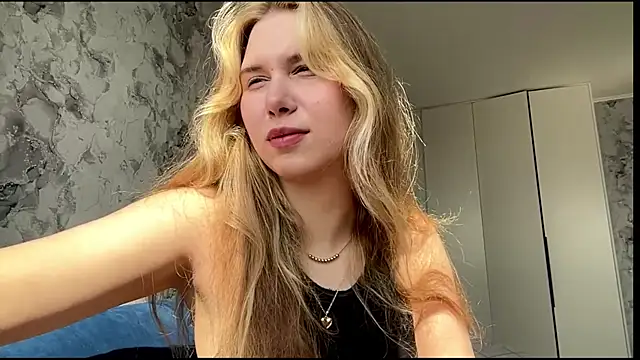 Snapshot of ShariLappas chatting on March 20, 2026, 9:21 am ShariLappas online show from March 20, 2026, 9:21 am