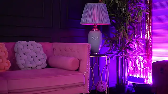 AlessiaNoire online show from May 10, 2026, 5:59 pm