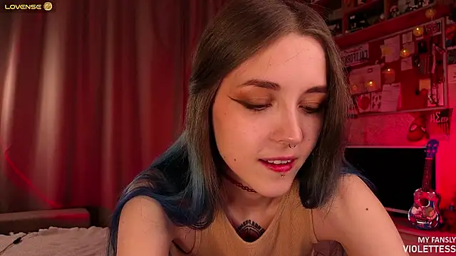 Snapshot of violettess chatting on March 26, 2026, 2:37 pm violettess online show from March 26, 2026, 2:37 pm
