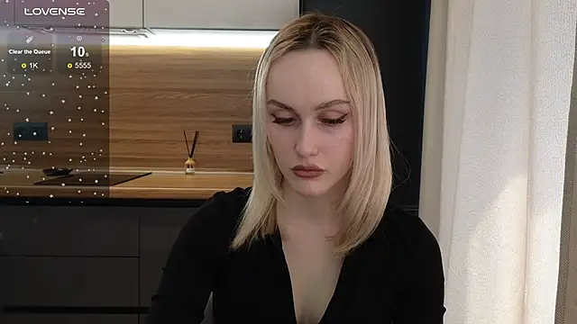 Bella Villen online show from June 19, 2026, 5:46 am
