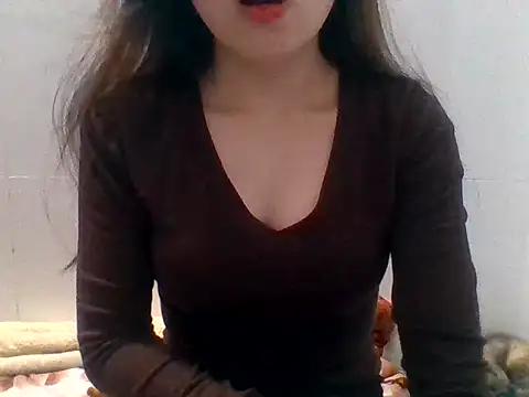 kiraa-007 online show from April 26, 2026, 3:42 pm