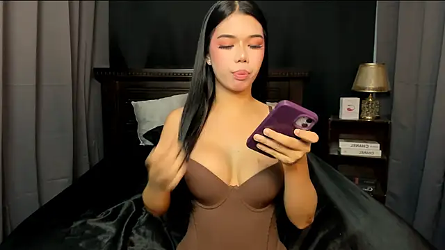 azumi suzako online show from May 13, 2026, 4:41 am