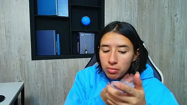 LilyRossi  online show from May 1, 2026, 12:10 pm