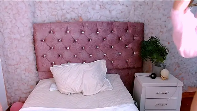 Snapshot of Sofiazaf_ chatting on March 17, 2026, 7:39 pm Sofiazaf online show from March 17, 2026, 7:39 pm